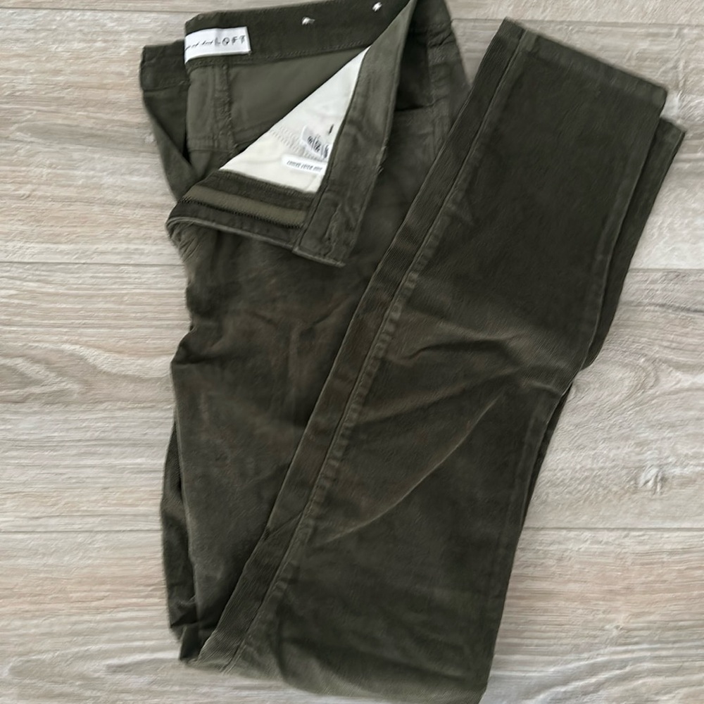 Skinny high waisted Ann Taylor Loft Olive Corduroy pants size 8/29